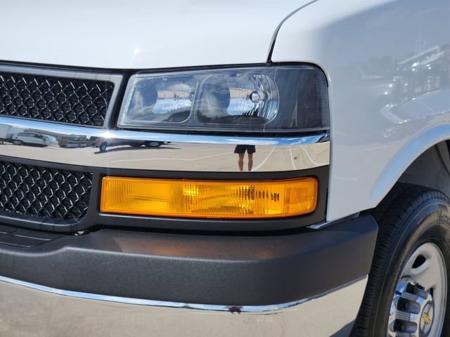 Used 2025 Chevrolet Express 3500 LT w/ LT Preferred Equipment Group RWD image 16