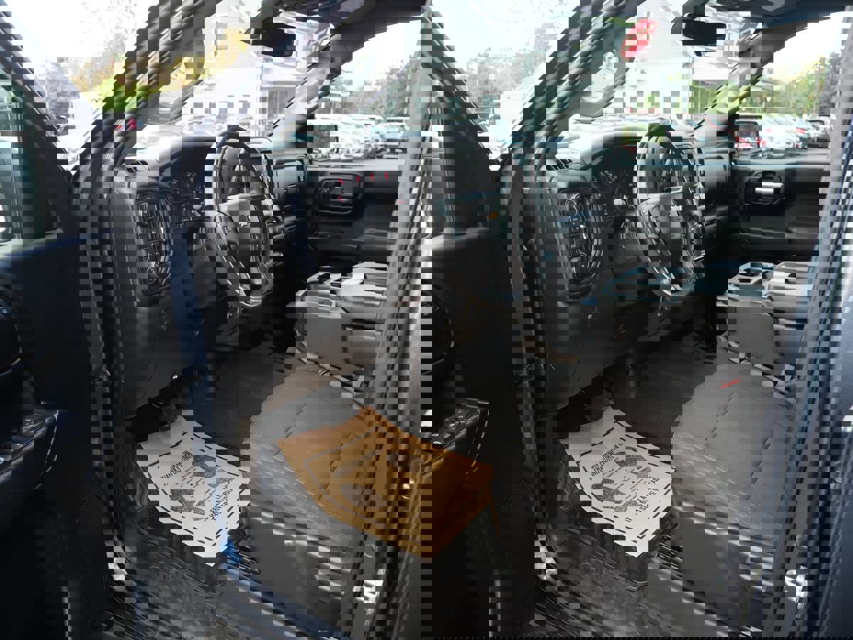 Used 2021 Chevrolet Silverado 1500 Custom image 9