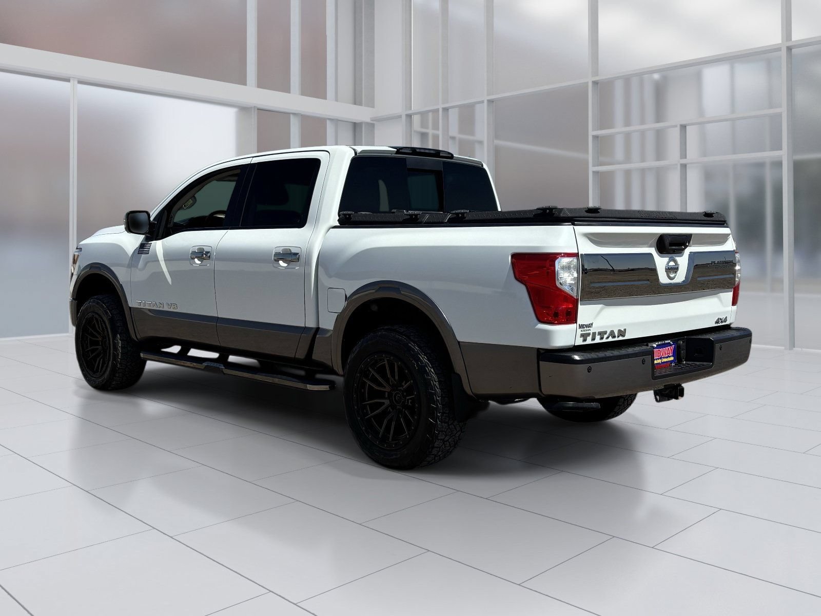 Used 2018 Nissan Titan Platinum Reserve w/ Platinum Utility Package AWD/4WD image 4