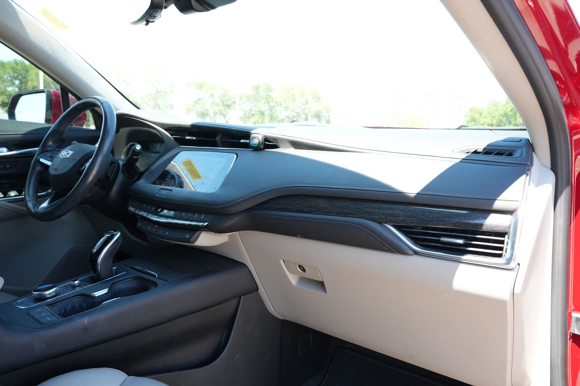 Used 2022 Cadillac XT4 Premium Luxury w/ Enhanced Visibility Package image 25