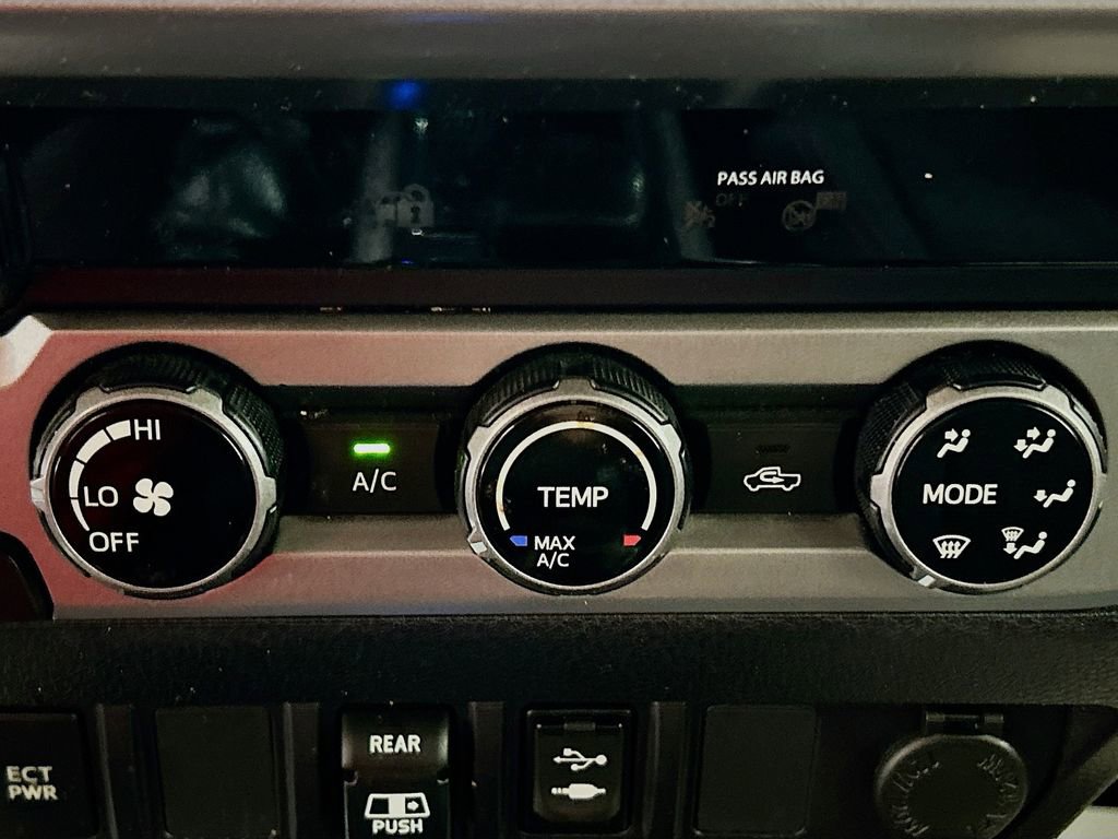 Used 2018 Toyota Tacoma SR5 RWD image 13