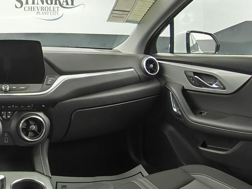Used 2025 Chevrolet Blazer LT FWD image 15