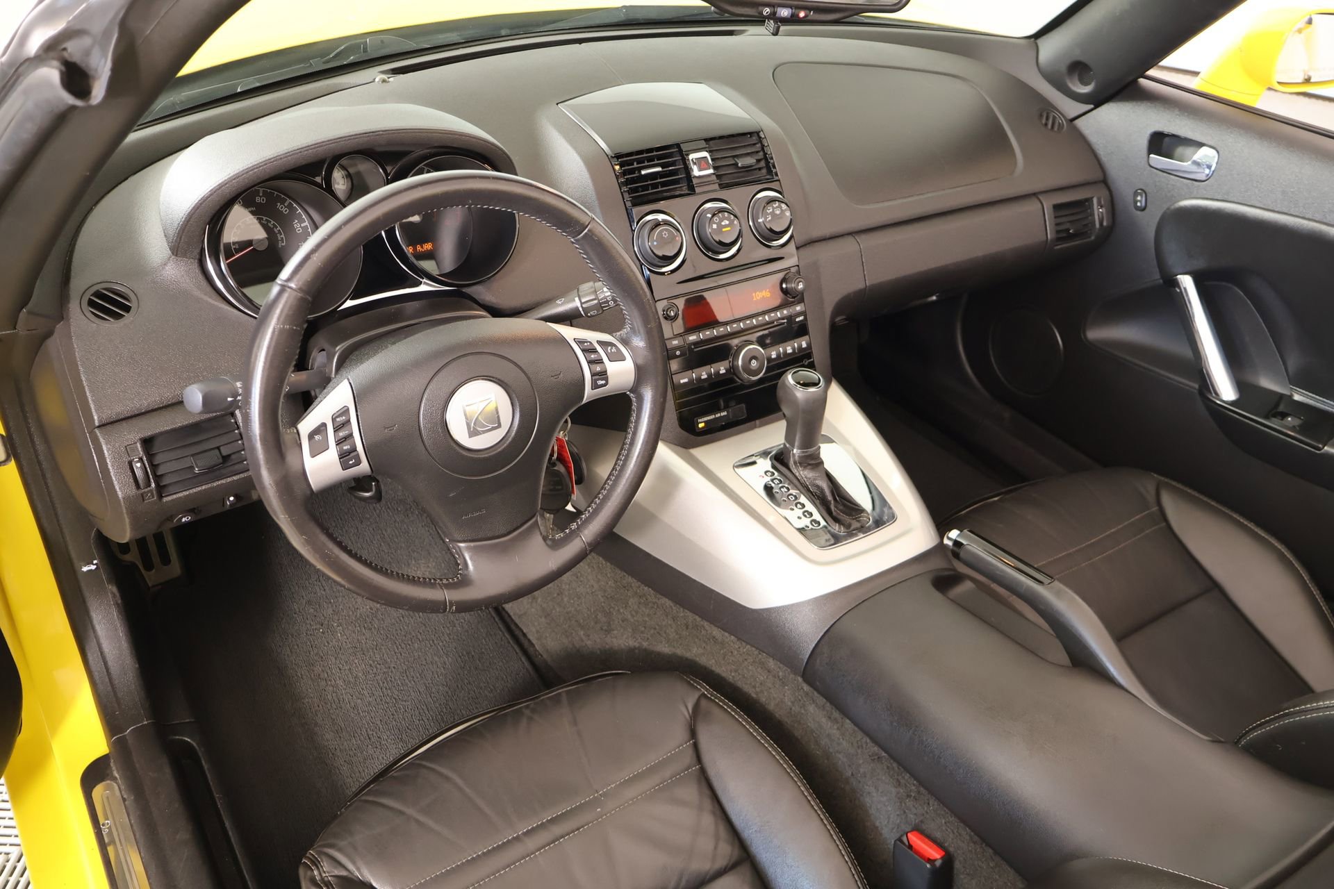 Used 2009 Saturn Sky w/ Premium Trim Package RWD image 2