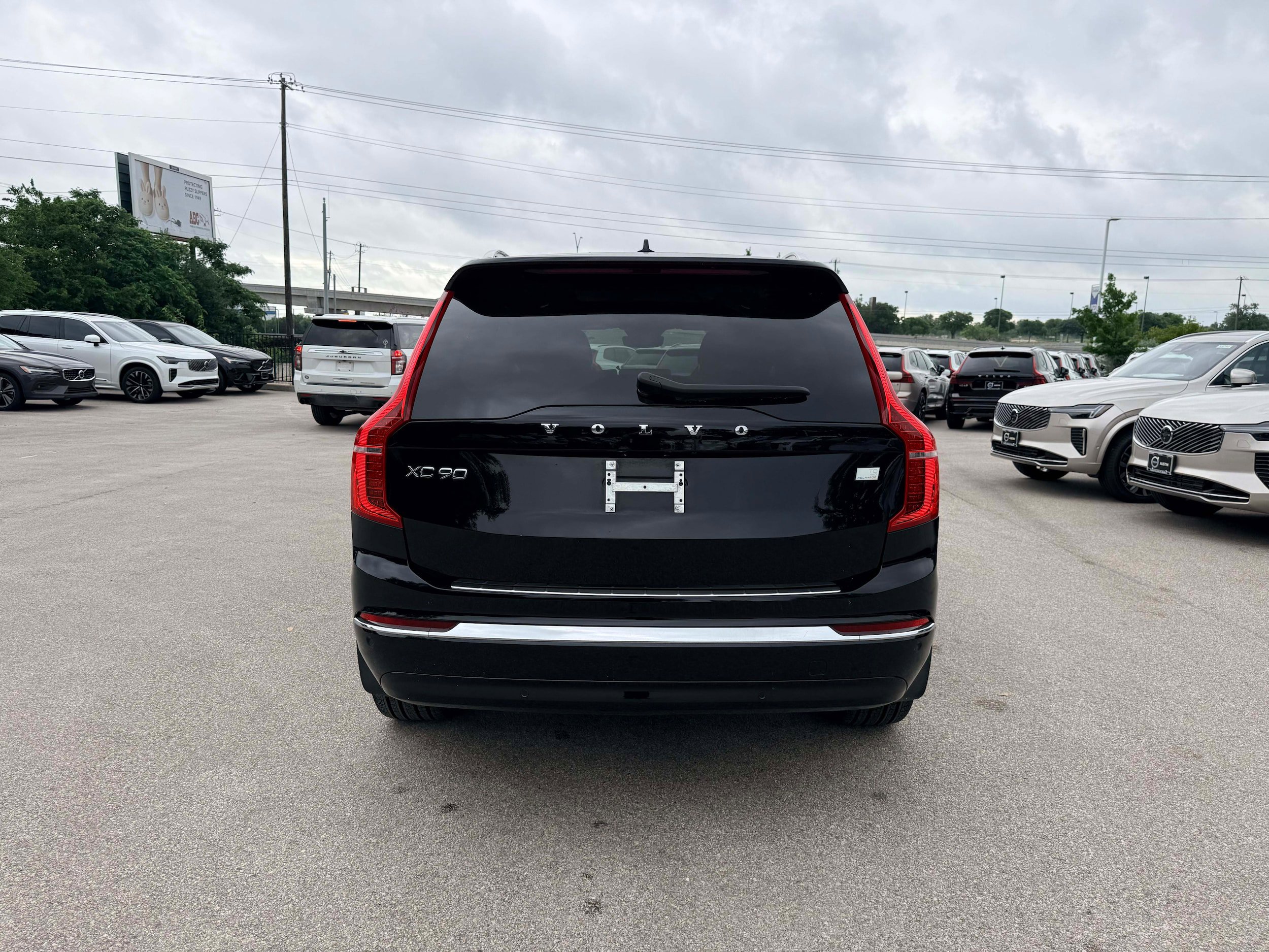 Certified 2023 Volvo XC90 T8 Plus AWD/4WD image 5