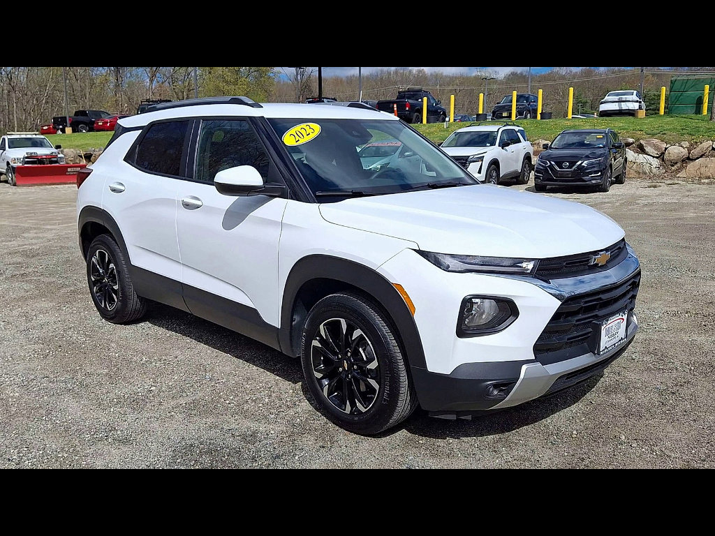 Used 2023 Chevrolet TrailBlazer LT FWD image 2