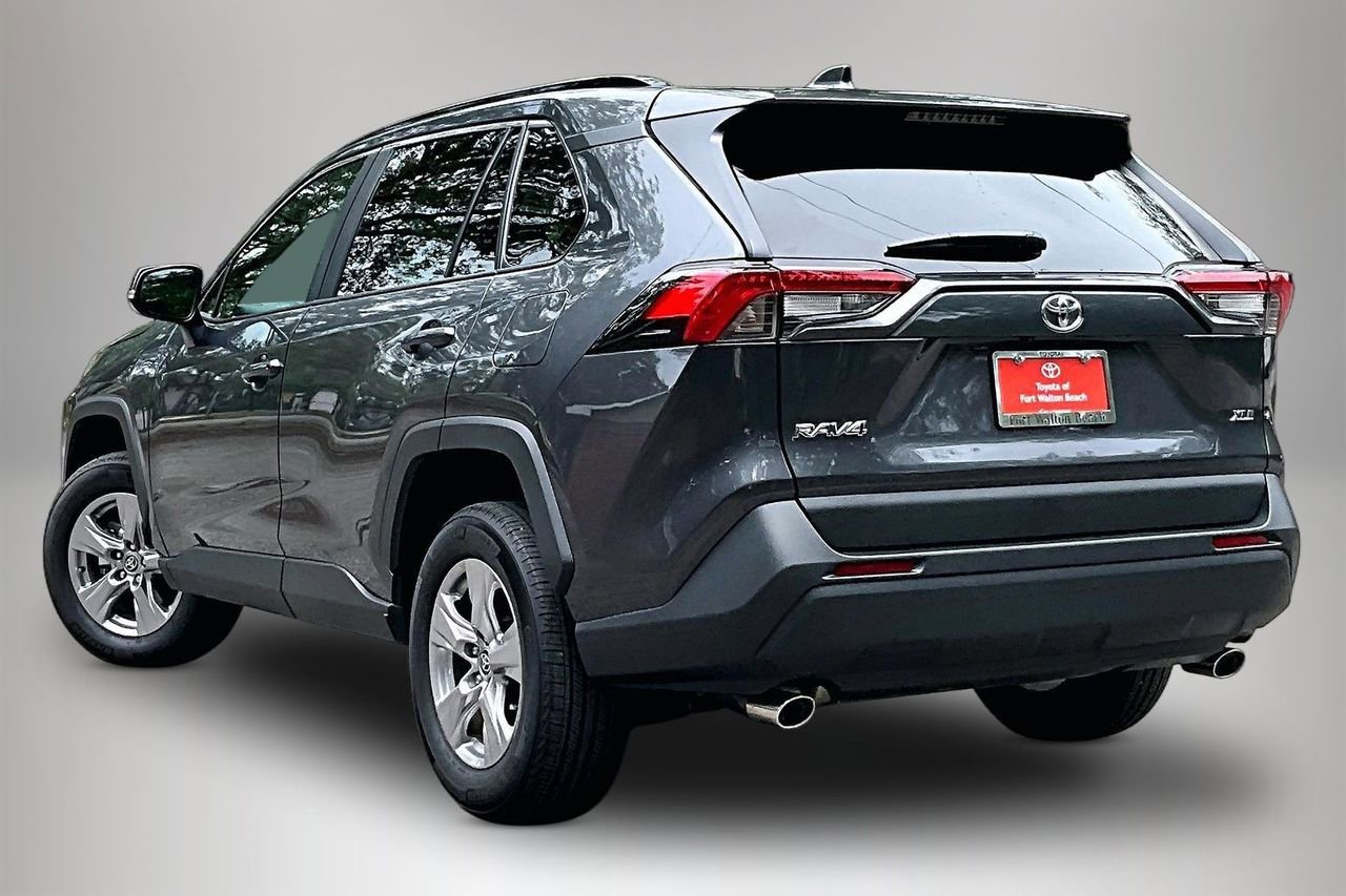 Used 2025 Toyota RAV4 XLE w/ Convenience Package FWD image 4