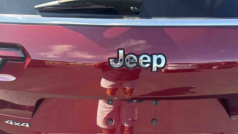 Used 2021 Jeep Grand Cherokee L Limited AWD/4WD image 14