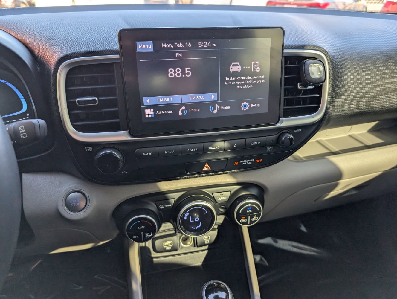Used 2024 Hyundai Venue SEL FWD image 22