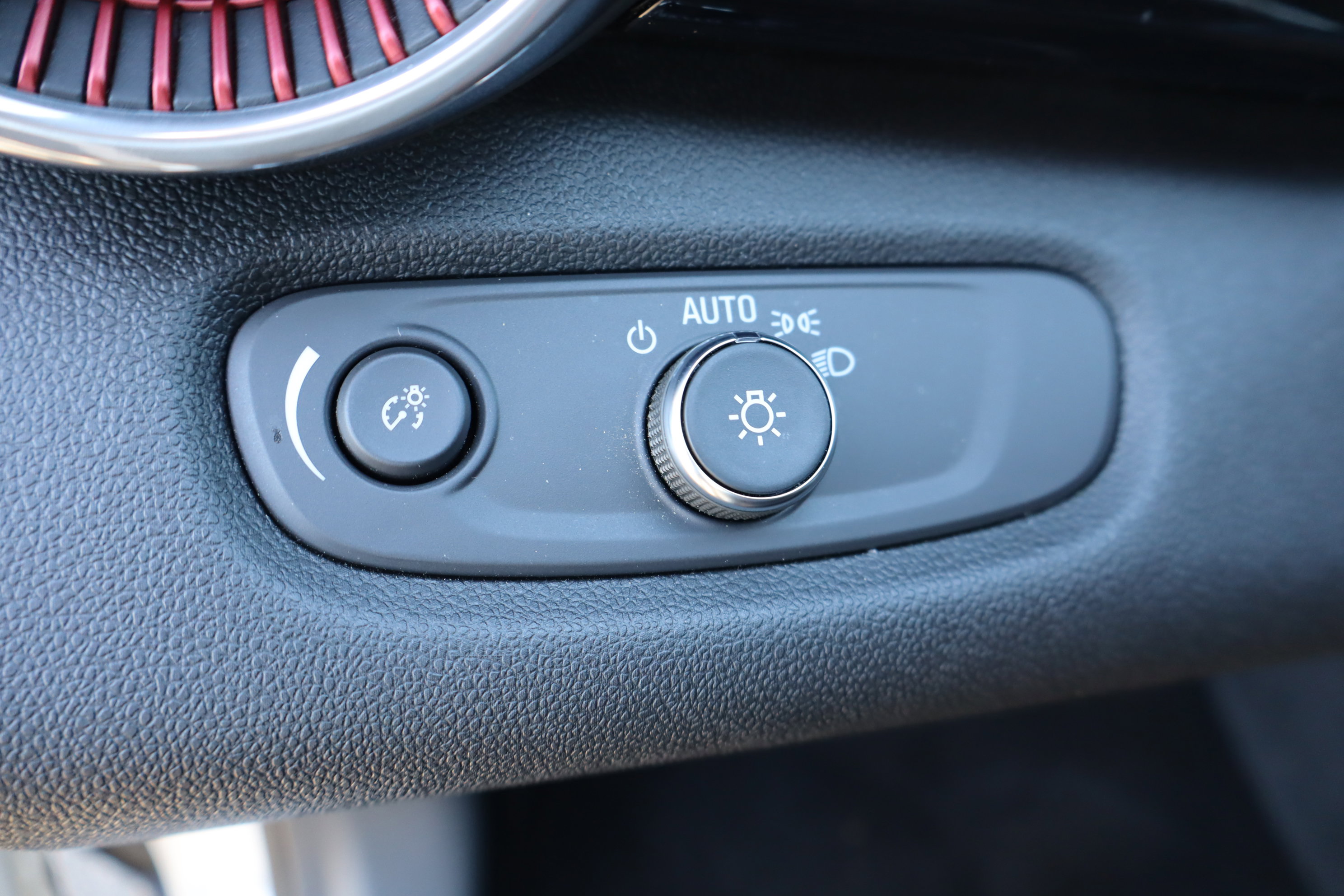 Certified 2024 Chevrolet Trax RS w/ Driver Confidence Package image 19