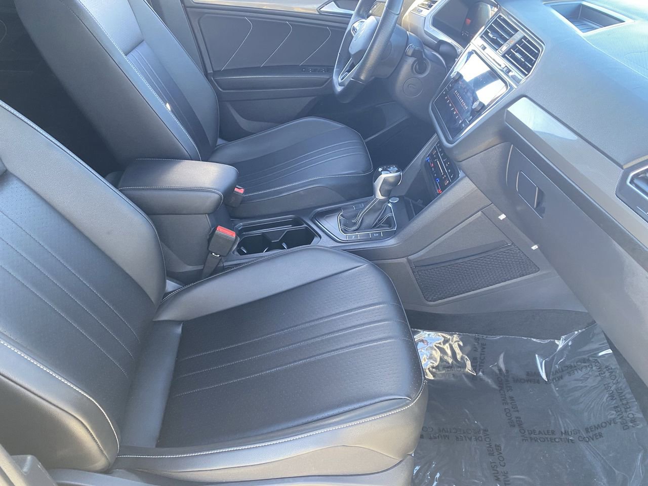 Used 2023 Volkswagen Tiguan SE R-Line image 9