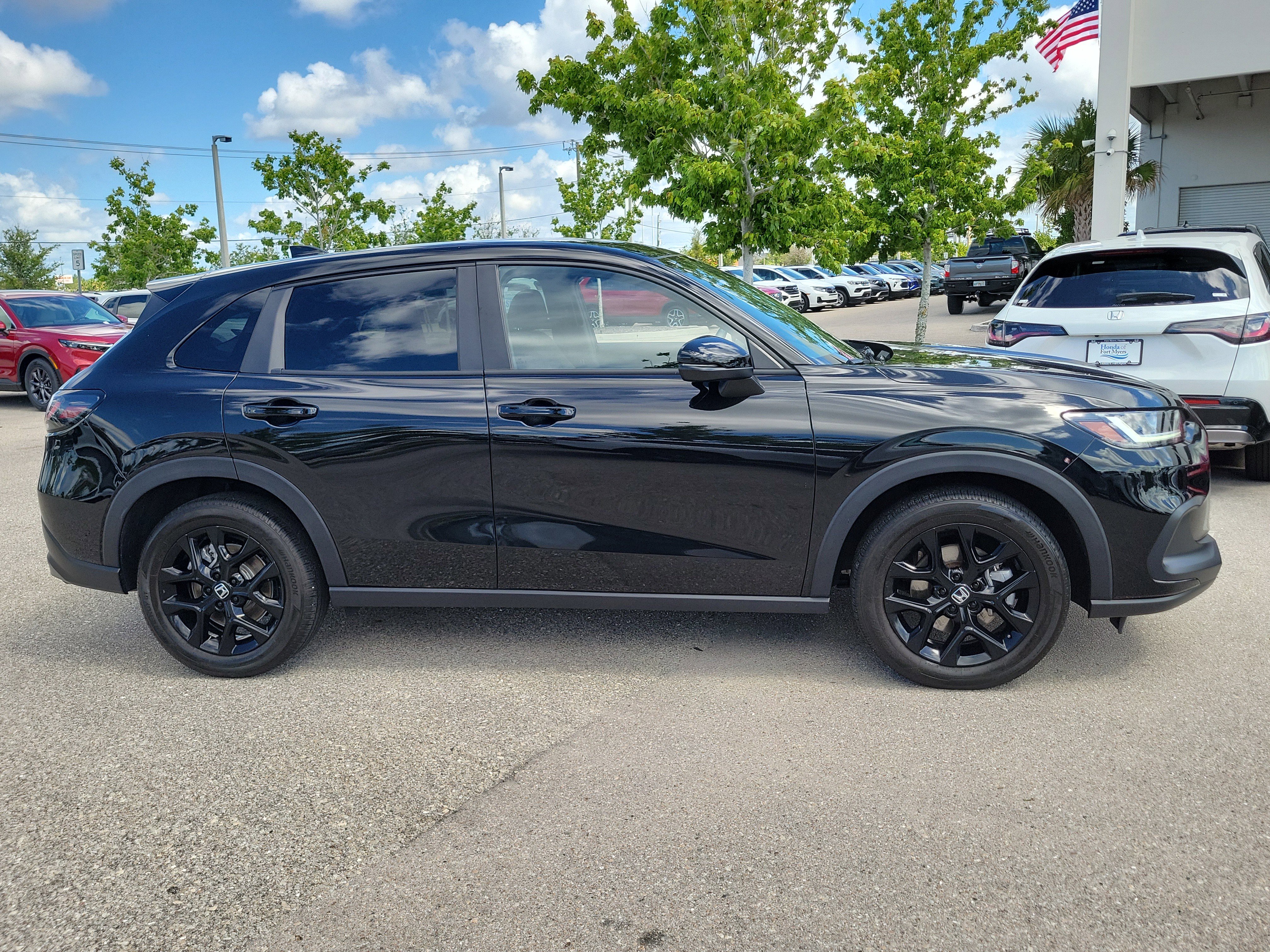 Used 2025 Honda HR-V Sport image 3