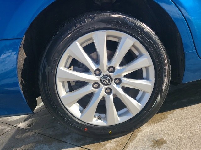 Used 2019 Toyota Camry LE image 10