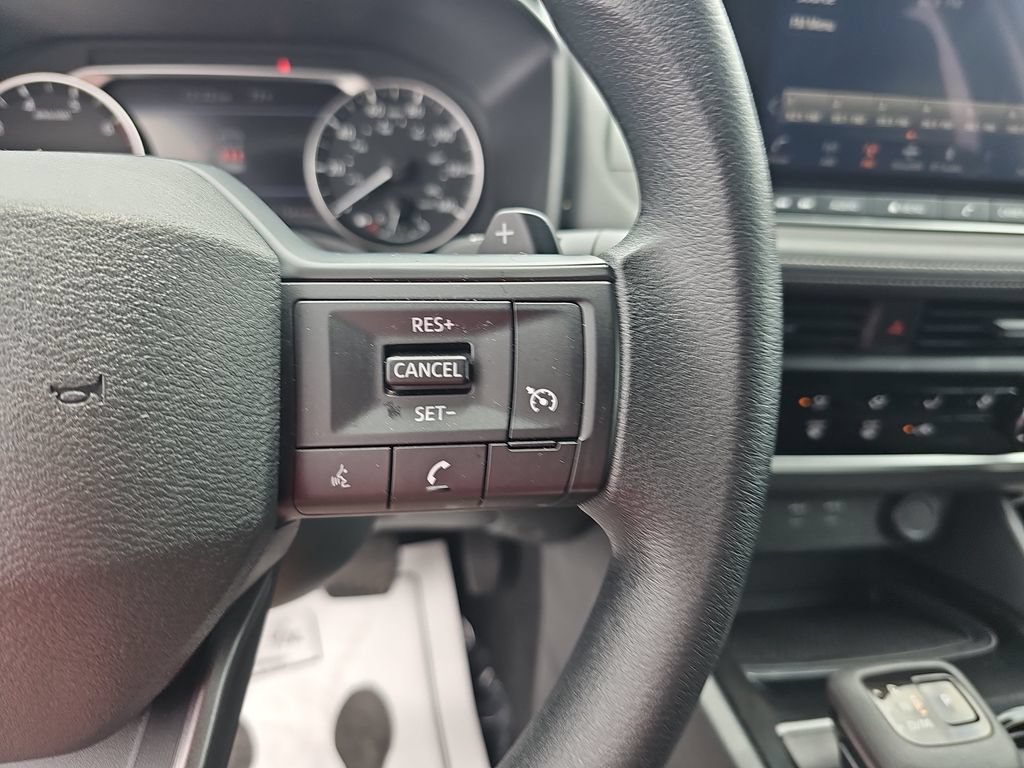 Used 2025 Nissan Rogue S FWD image 18