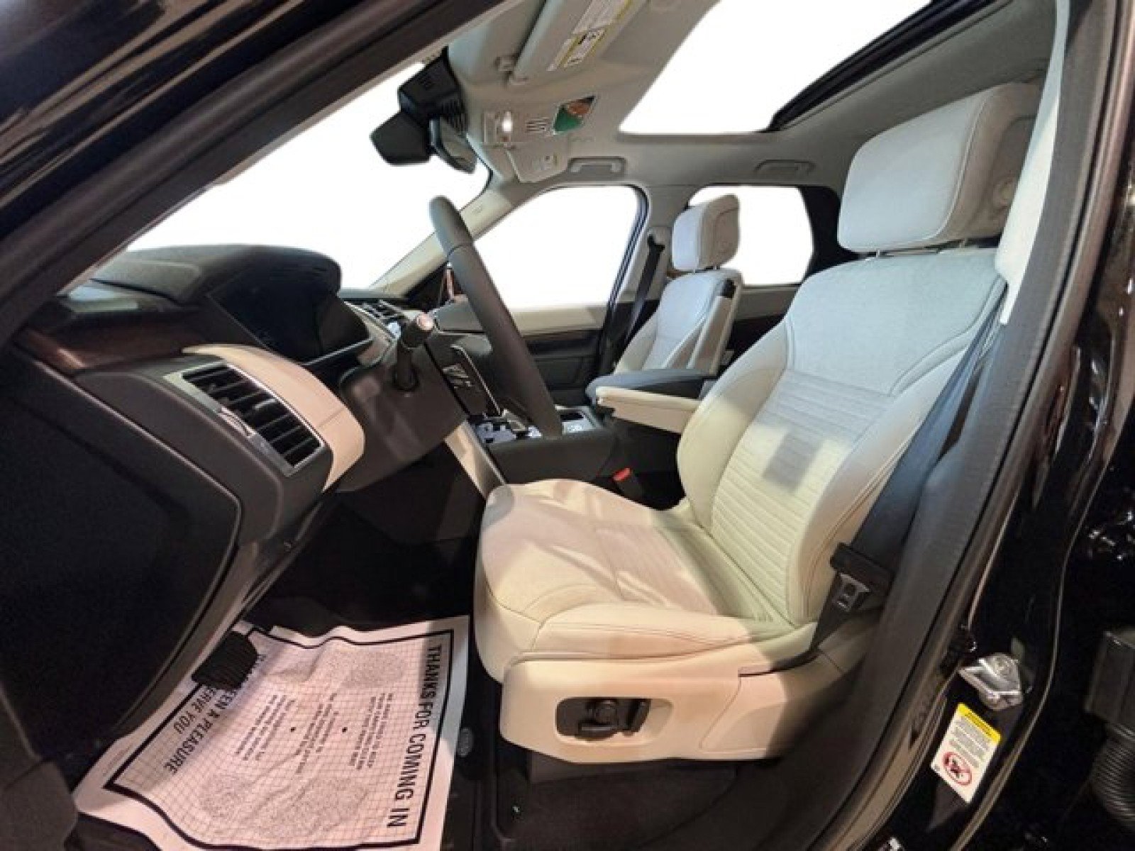 Certified 2024 Land Rover Discovery S image 13