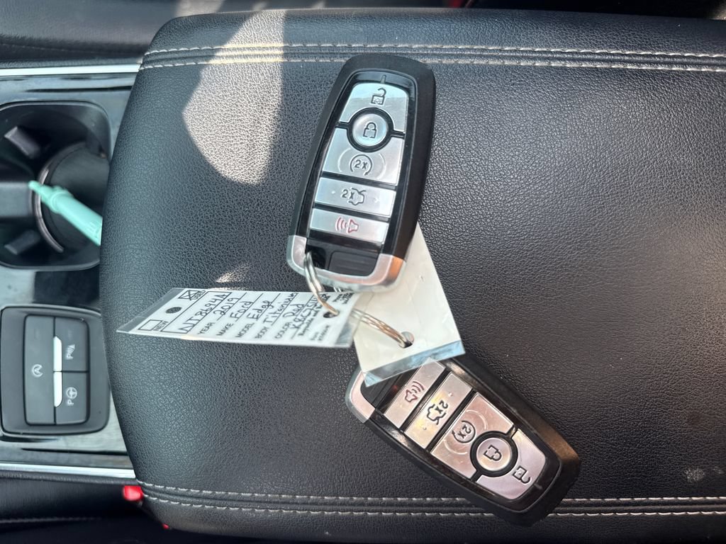 Used 2019 Ford Edge Titanium w/ Equipment Group 301A AWD/4WD image 33