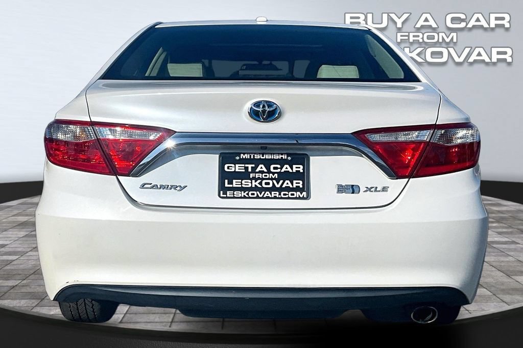 Used 2015 Toyota Camry XLE w/ Moonroof Package FWD image 4