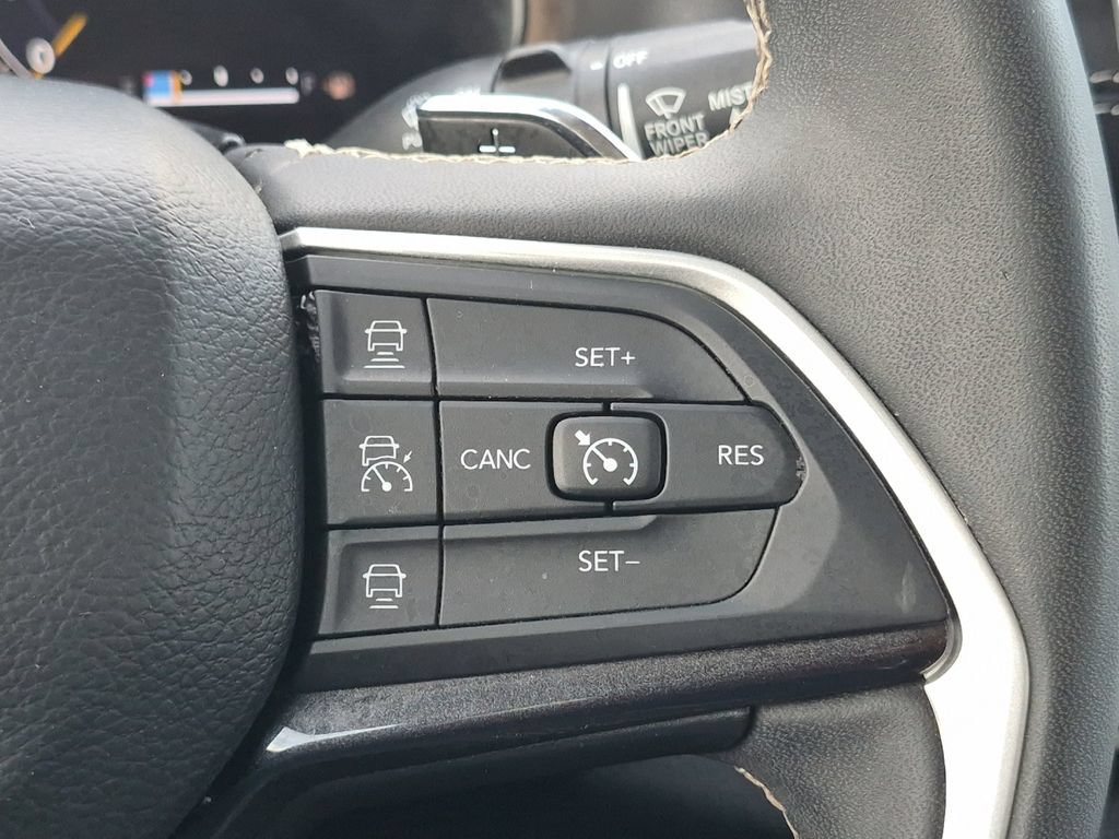 Used 2023 Jeep Grand Cherokee L Laredo AWD/4WD image 24