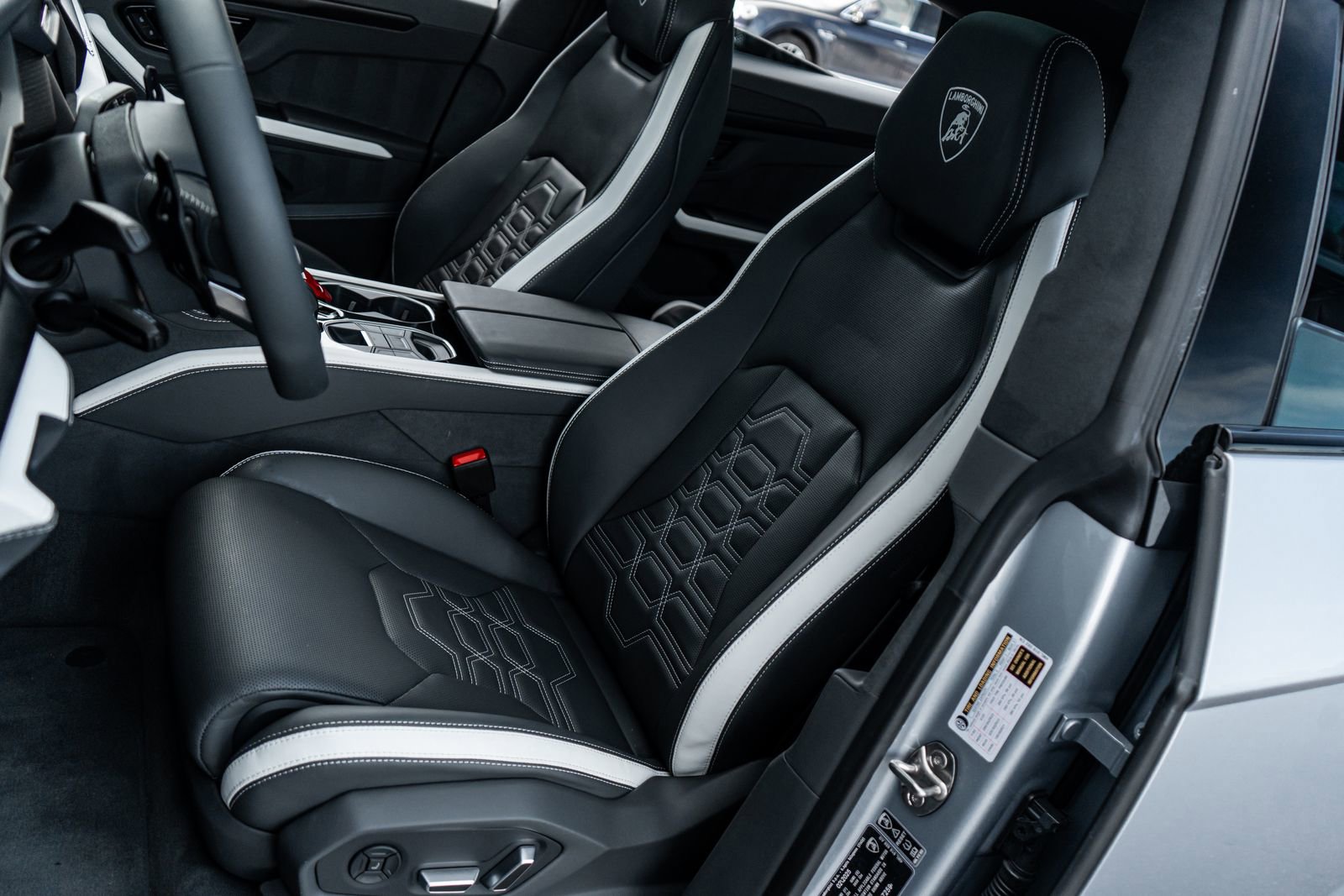 Used 2025 Lamborghini Urus SE image 26