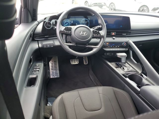 Certified 2025 Hyundai Elantra SEL FWD image 11