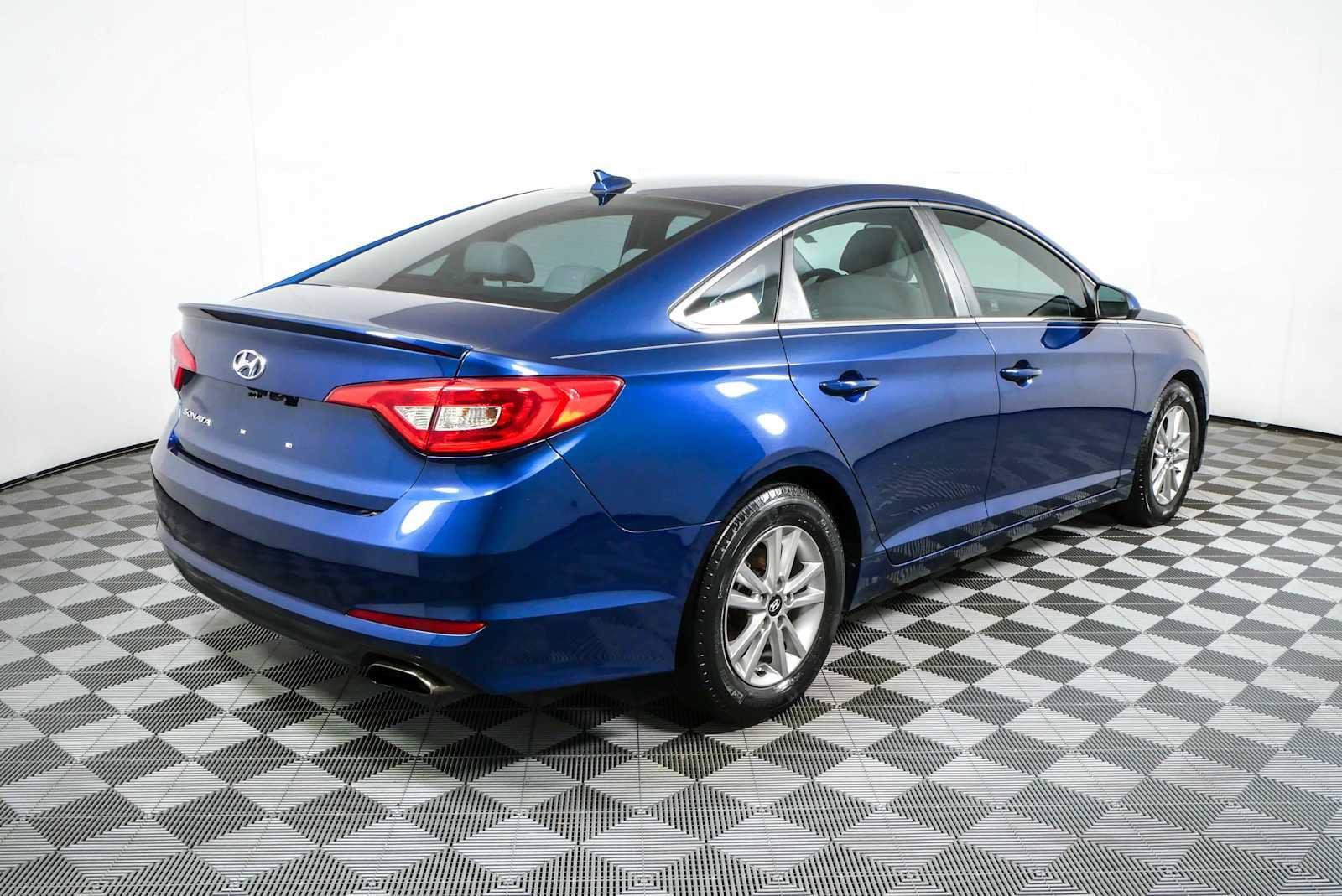 Used 2017 Hyundai Sonata SE FWD image 3