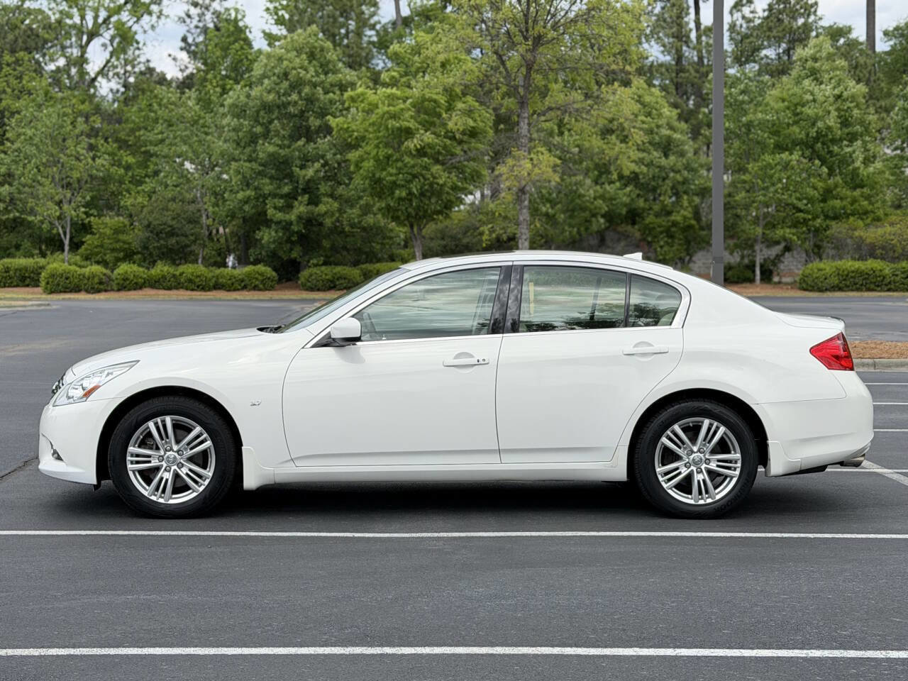 Used 2015 INFINITI Q40 AWD w/ Navigation Package image 4