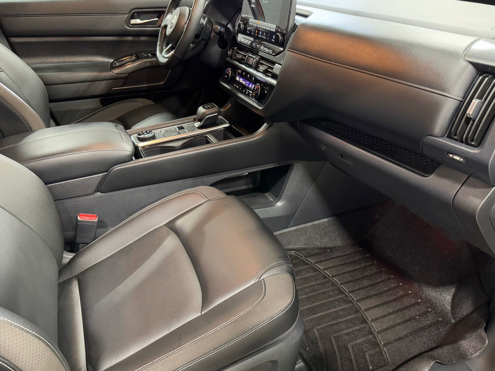 Used 2024 Nissan Pathfinder SL image 51