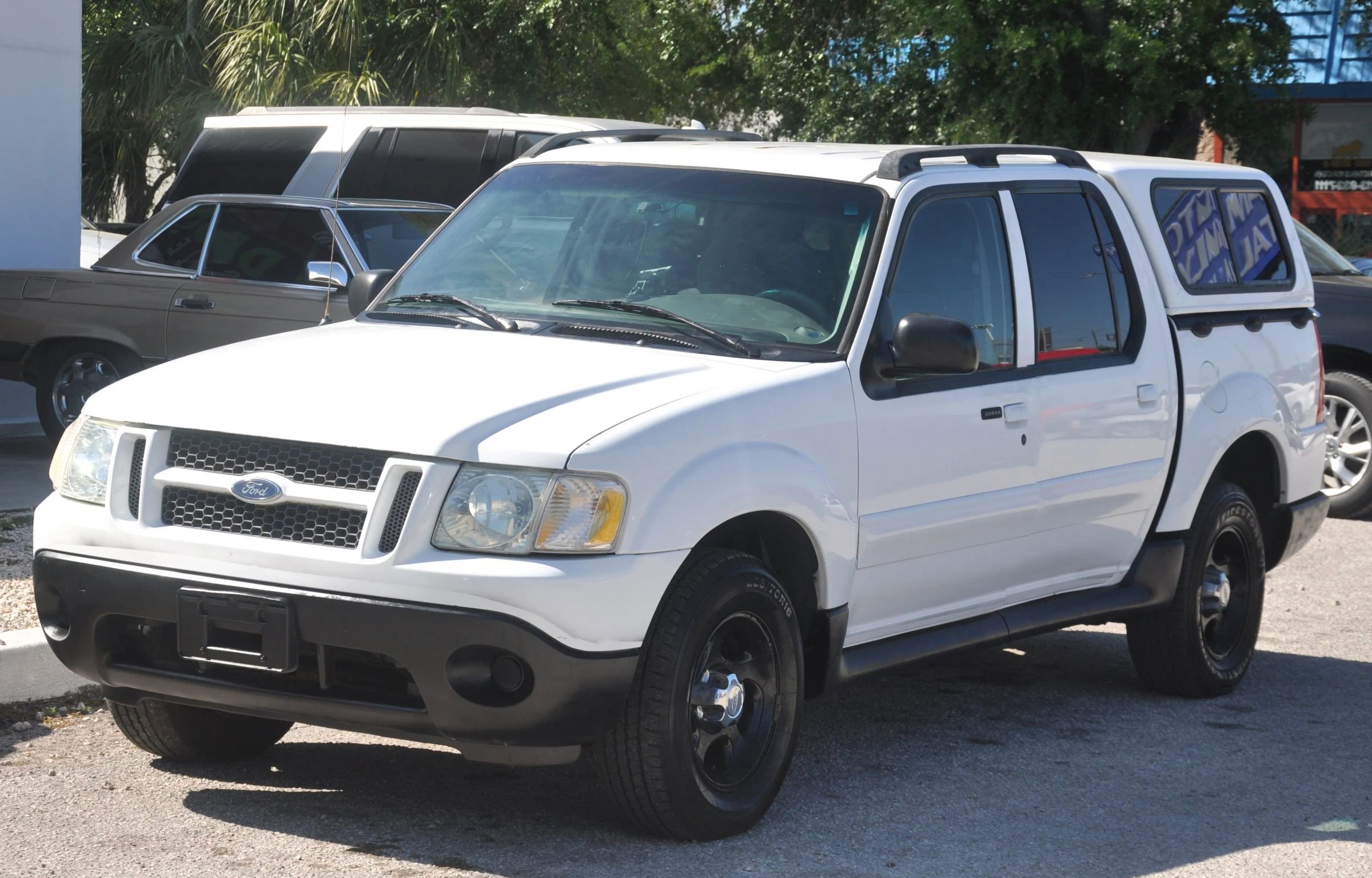 Used 2004 Ford Explorer Sport Trac XLT AWD/4WD image 3