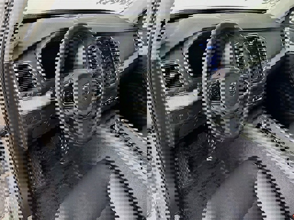Certified 2025 Volvo XC90 B5 Core image 9