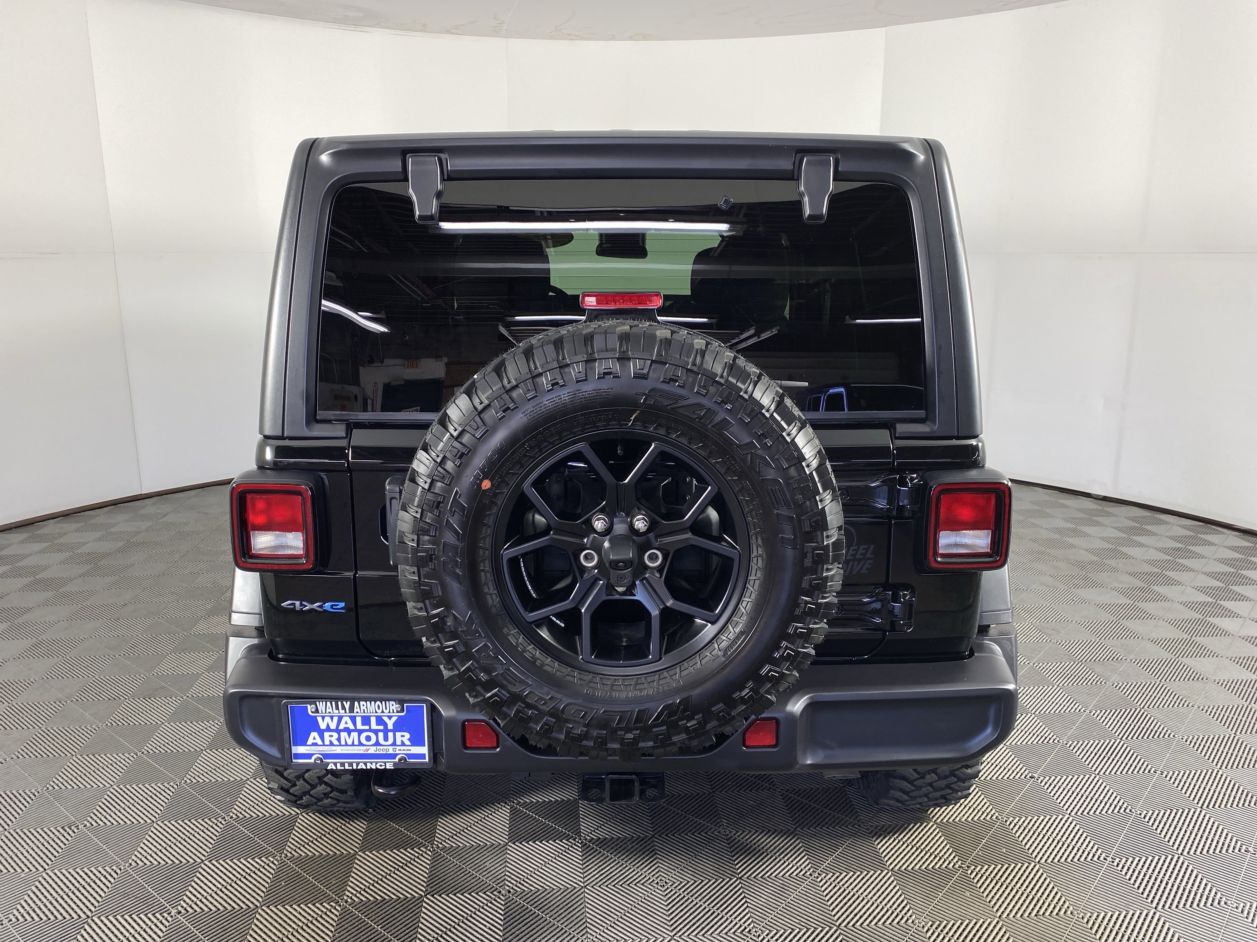 Used 2025 Jeep Wrangler Willys image 7