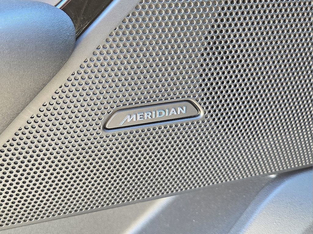 Used 2022 Land Rover Range Rover Velar R-Dynamic S image 22