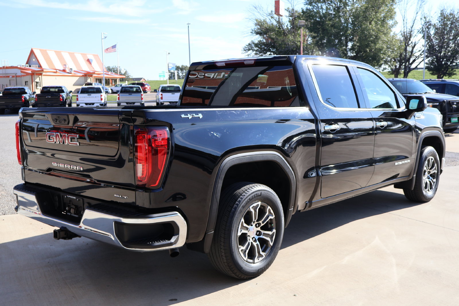 Used 2025 GMC Sierra 1500 SLT AWD/4WD image 8