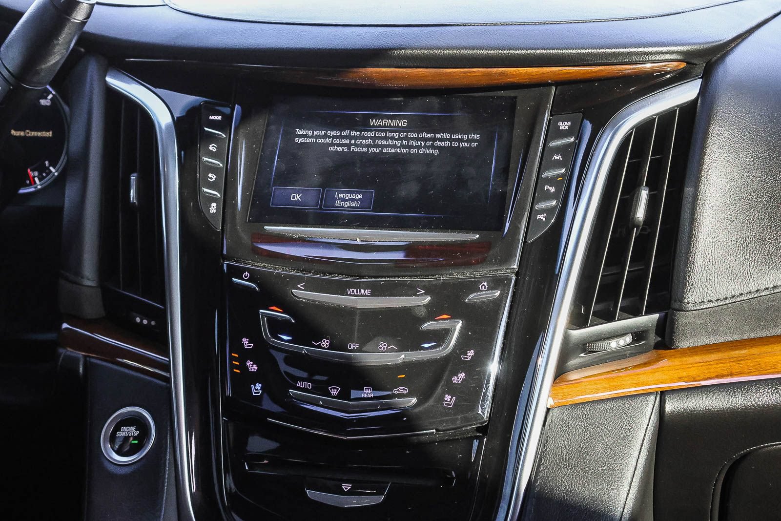 Used 2019 Cadillac Escalade Premium Luxury w/ Escalade Sport Edition AWD/4WD image 22