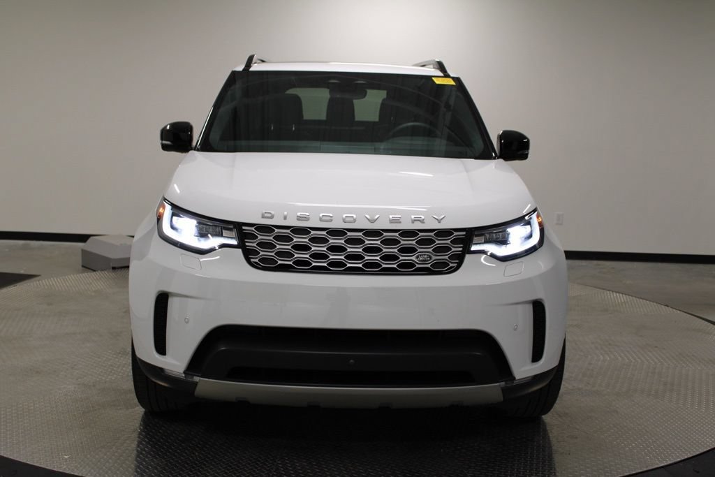 Used 2025 Land Rover Discovery S AWD/4WD image 10