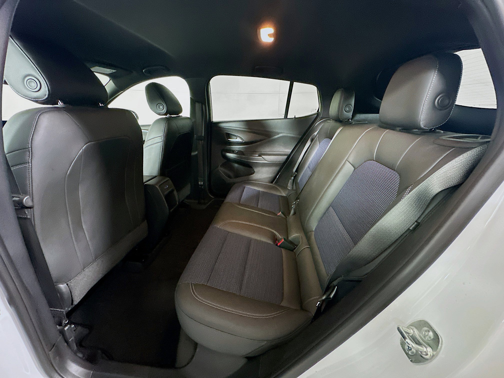 Used 2025 Buick Envista Preferred FWD image 25