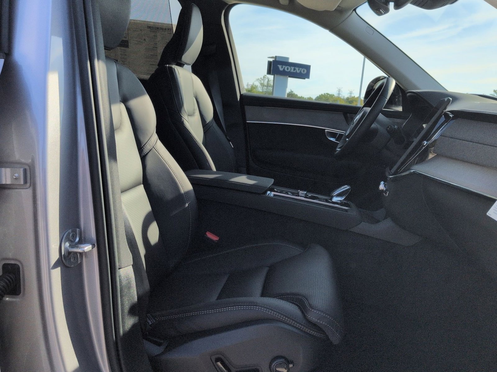 New 2026 Volvo XC90 B6 Ultra image 28