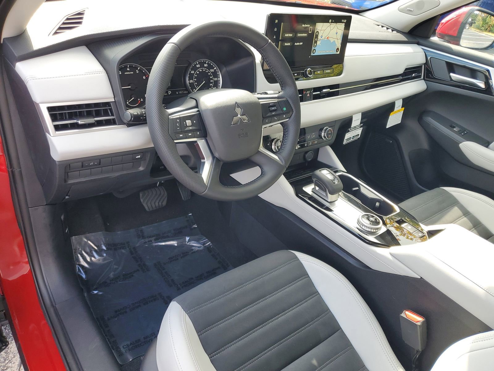 New 2025 Mitsubishi Outlander SE image 6