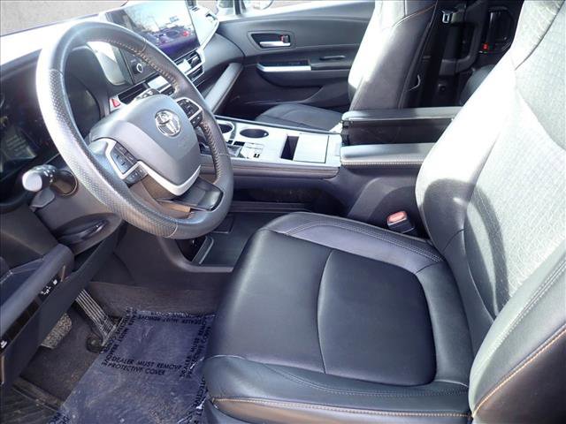 Used 2025 Toyota Sienna XLE Woodland Edition image 11