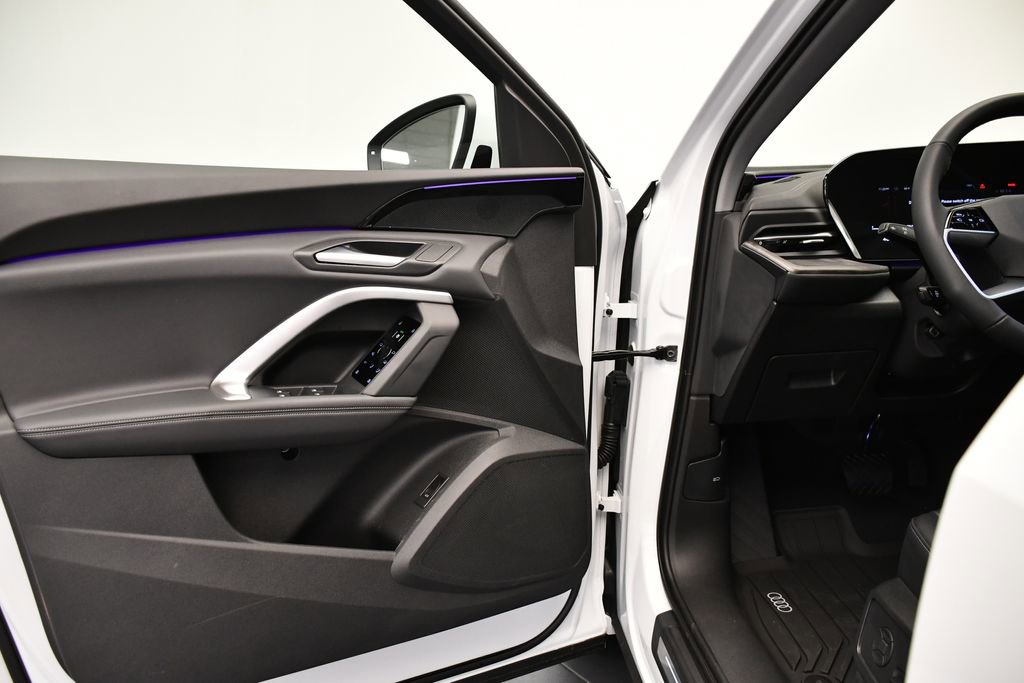 Used 2025 Audi Q5 Premium w/ Convenience Package image 31