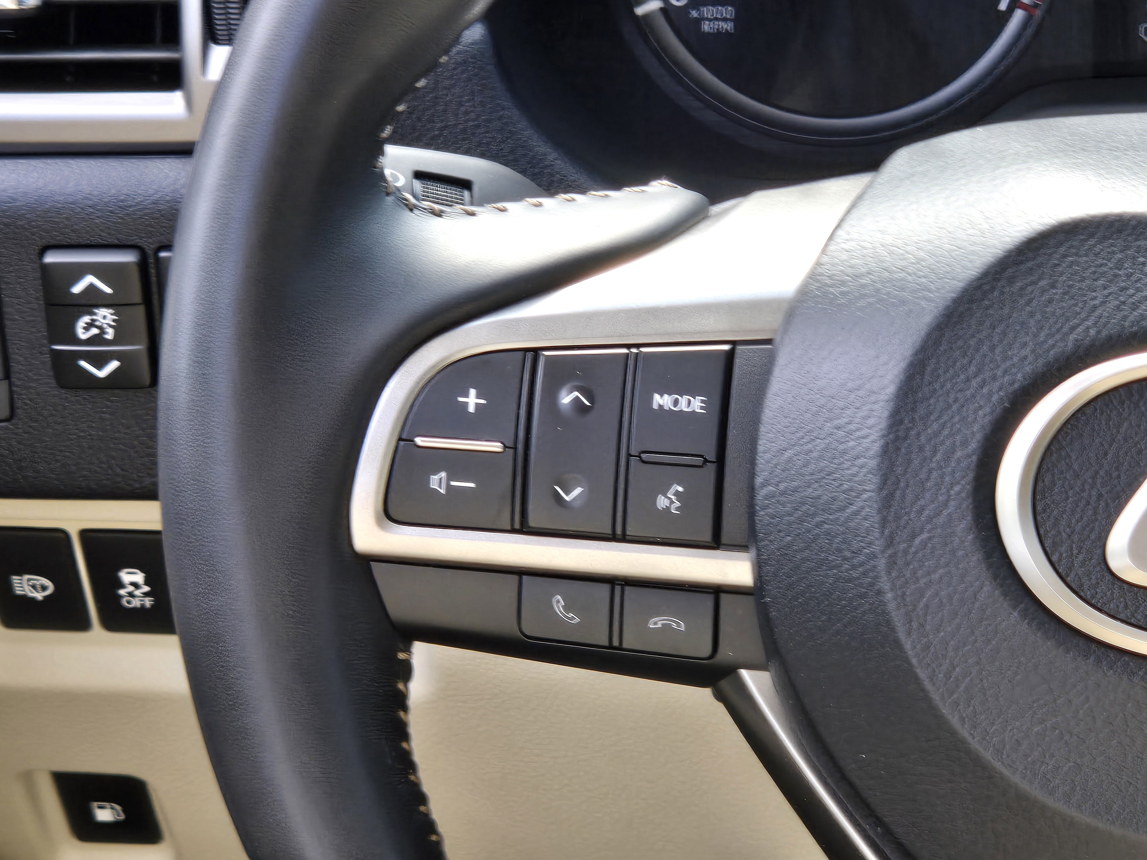 Certified 2023 Lexus GX 460 Luxury w/ Accessory Package AWD/4WD image 29