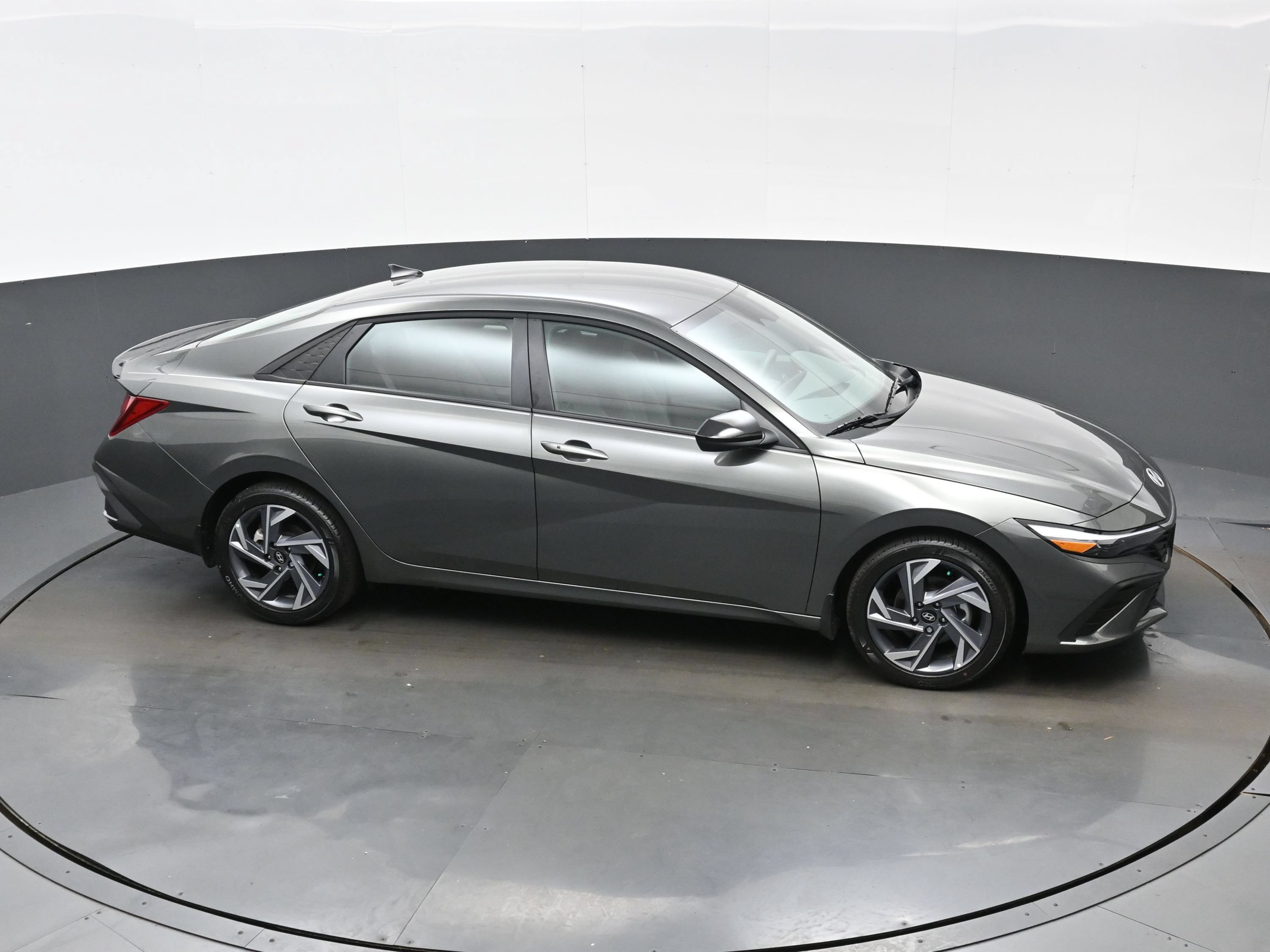 Certified 2025 Hyundai Elantra Sport FWD image 37