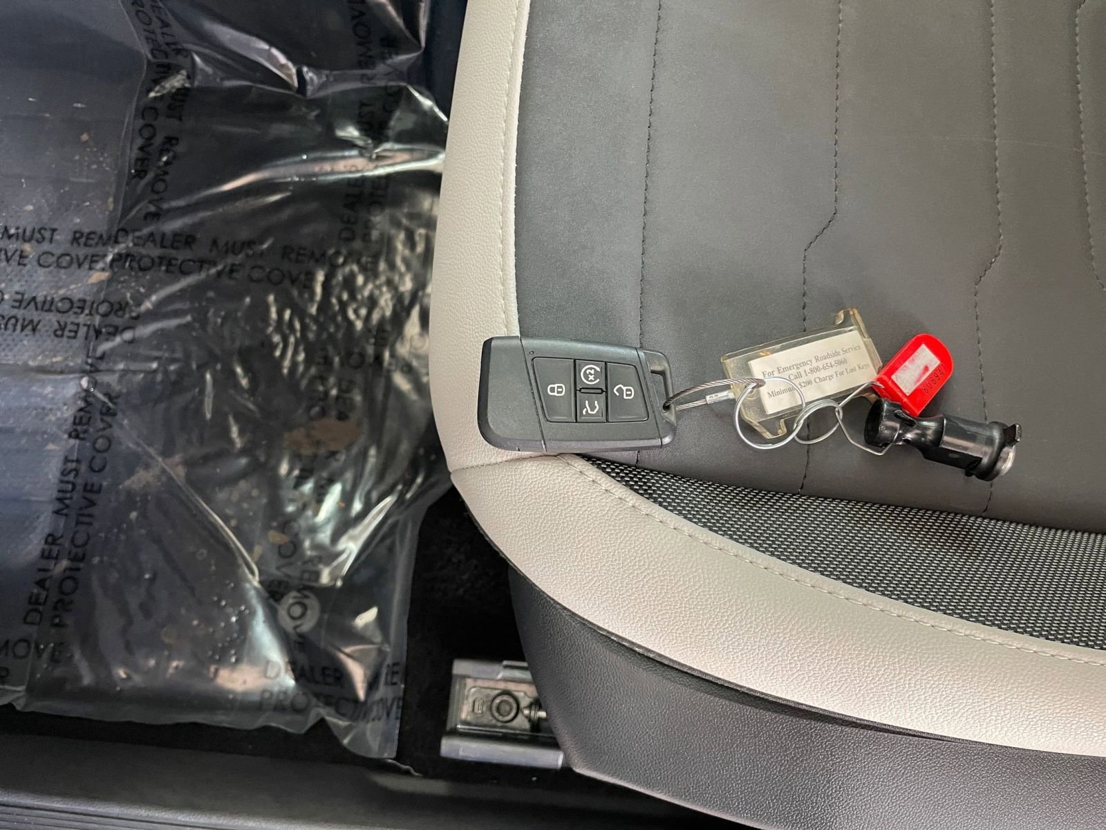 Used 2025 Volkswagen Taos SE image 18