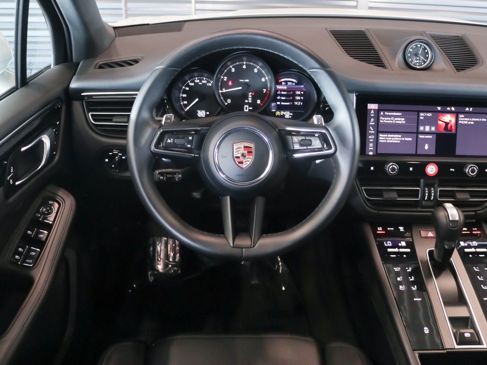 Used 2026 Porsche Macan AWD/4WD image 16