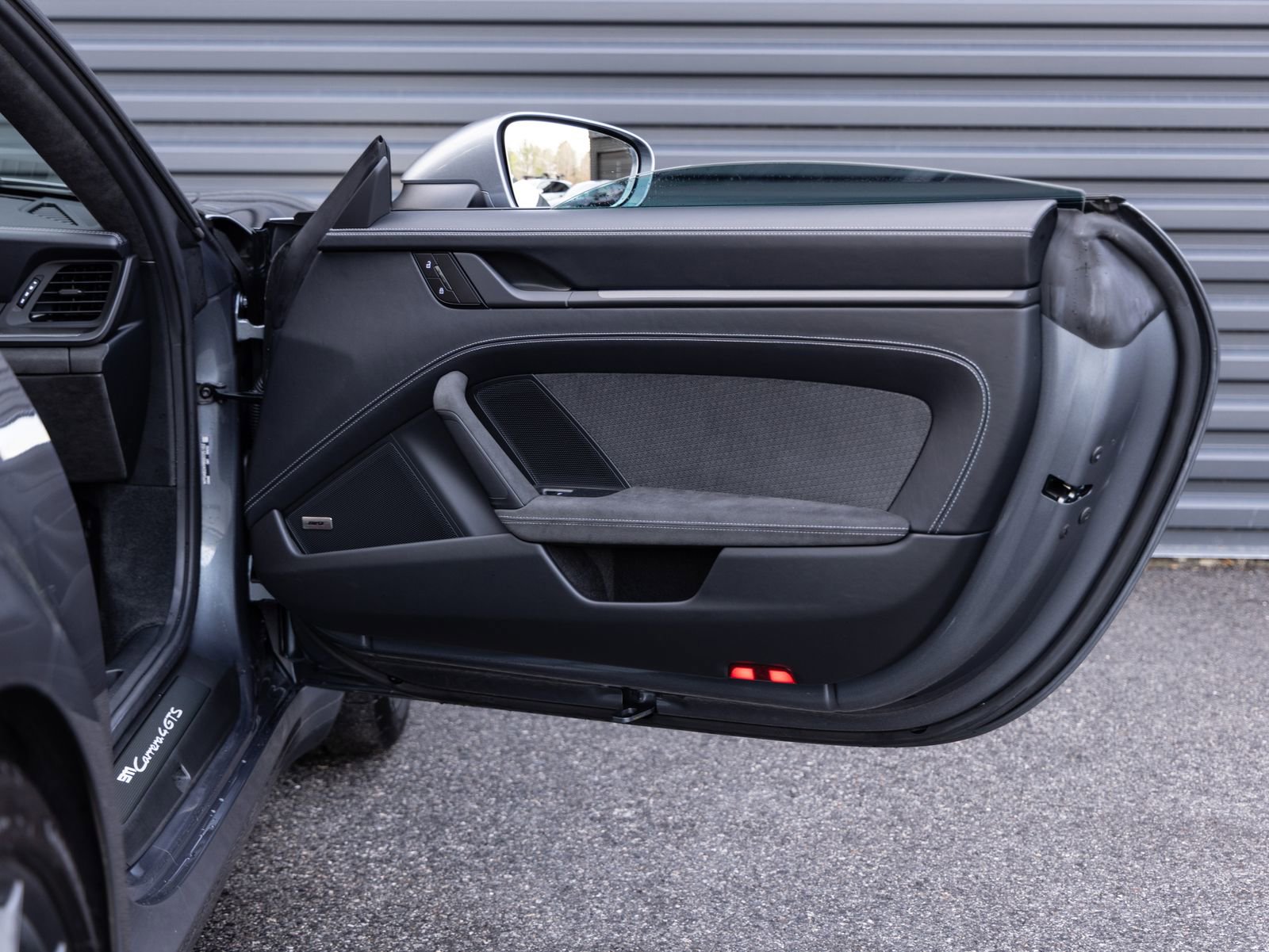 Used 2025 Porsche 911 Carrera 4 GTS image 29