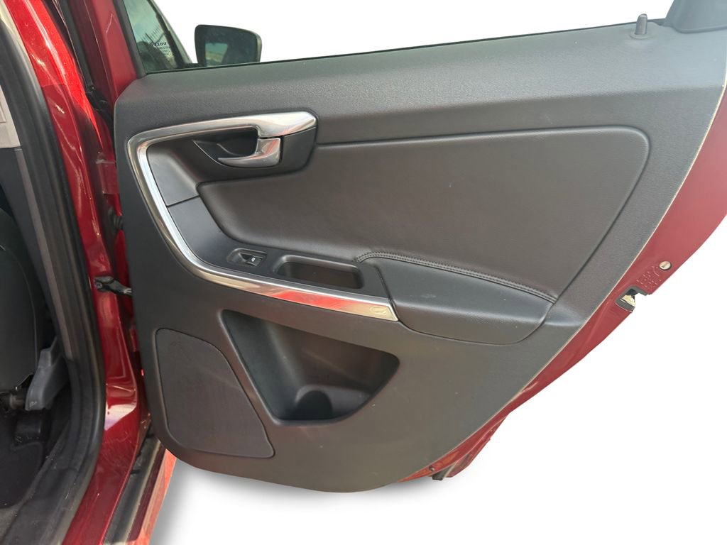 Used 2016 Volvo XC60 T5 Premier image 17