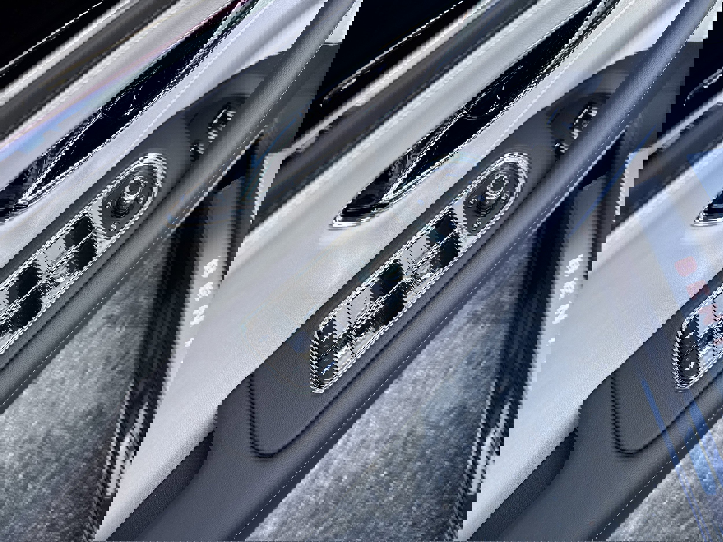 New 2026 Bentley Flying Spur Plug-In Hybrid image 13