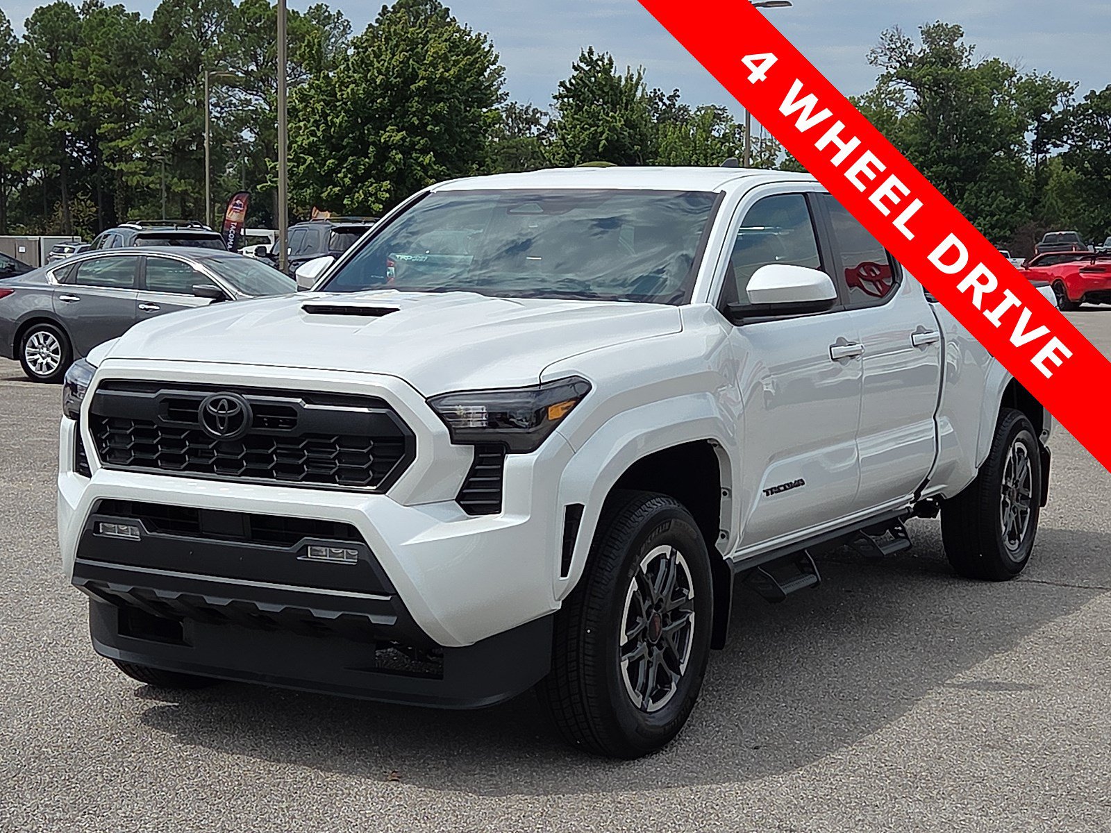 Used 2025 Toyota Tacoma TRD Sport AWD/4WD image 2