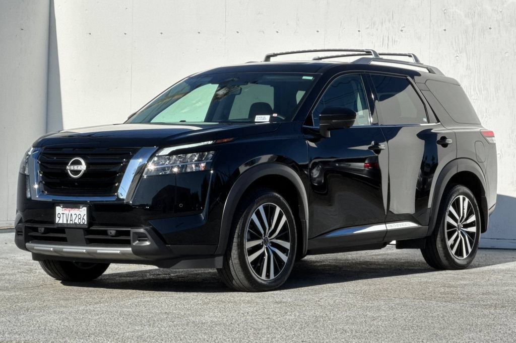 Certified 2024 Nissan Pathfinder Platinum w/ Cargo Package AWD/4WD image 8