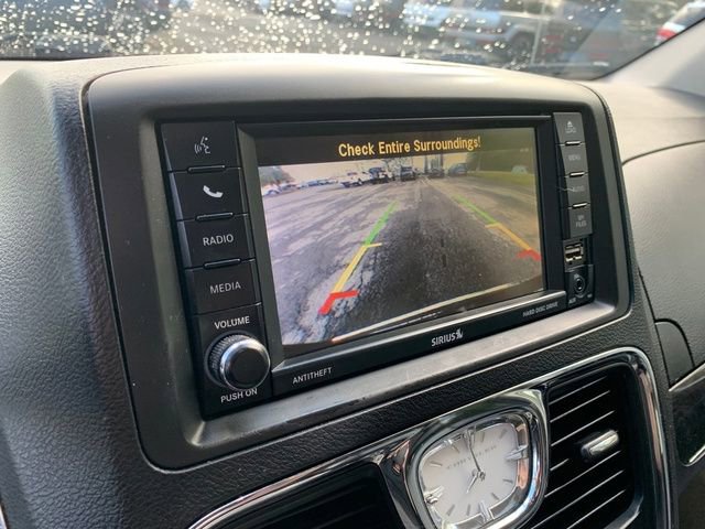 Used 2015 Chrysler Town & Country Touring FWD image 30