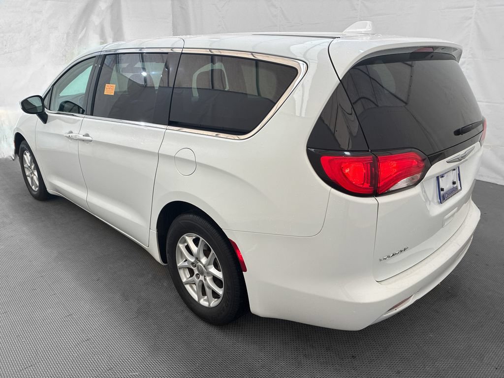 Used 2020 Chrysler Voyager LX w/ Cold Weather Group FWD image 4