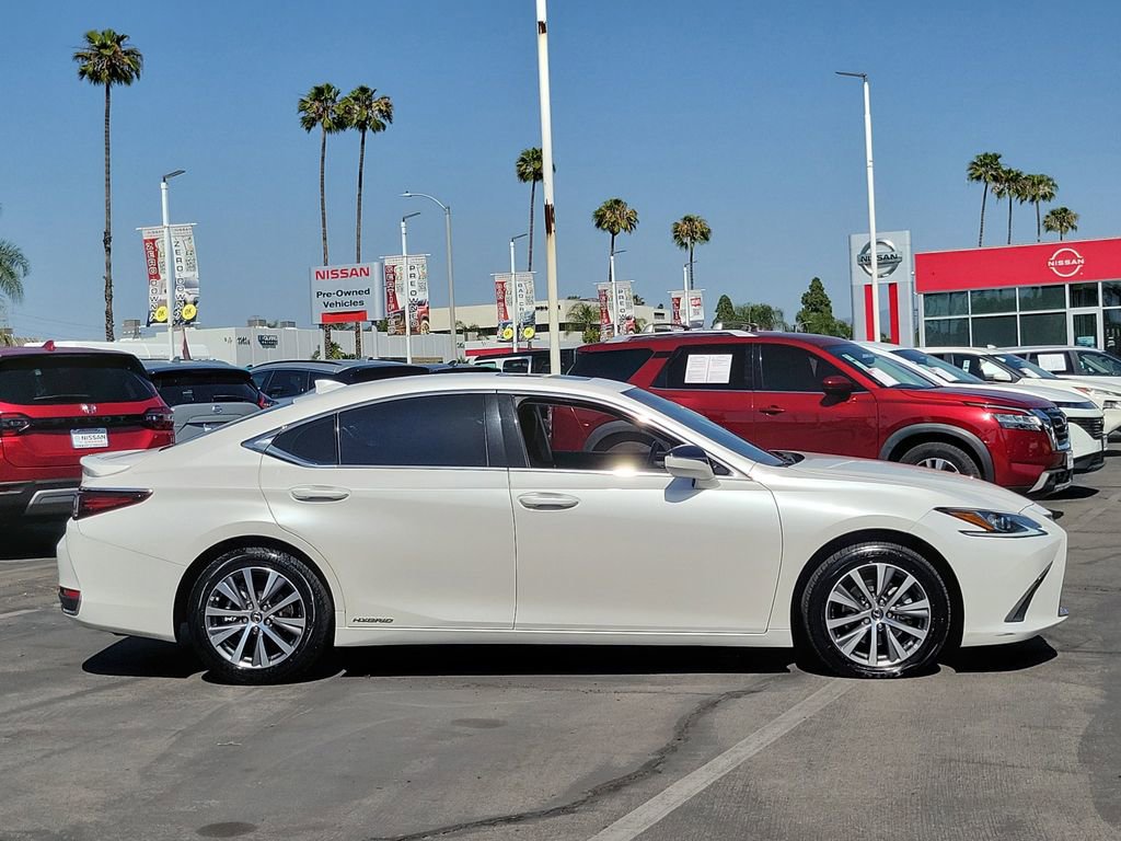 Used 2020 Lexus ES 300h w/ Accessory Package 2 image 34